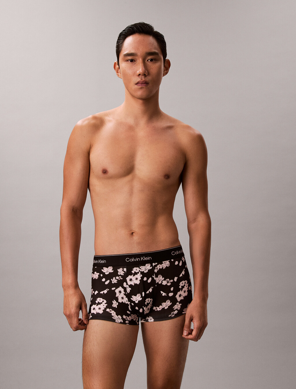 Buy 남성 아이콘 마이크로 스트레치 - VDAY 로우 라이즈 트렁크 in color Black Print