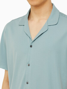 Buy 남성 CK 블랙 슬립 숏슬리브 버튼다운 탑 in color ARONA