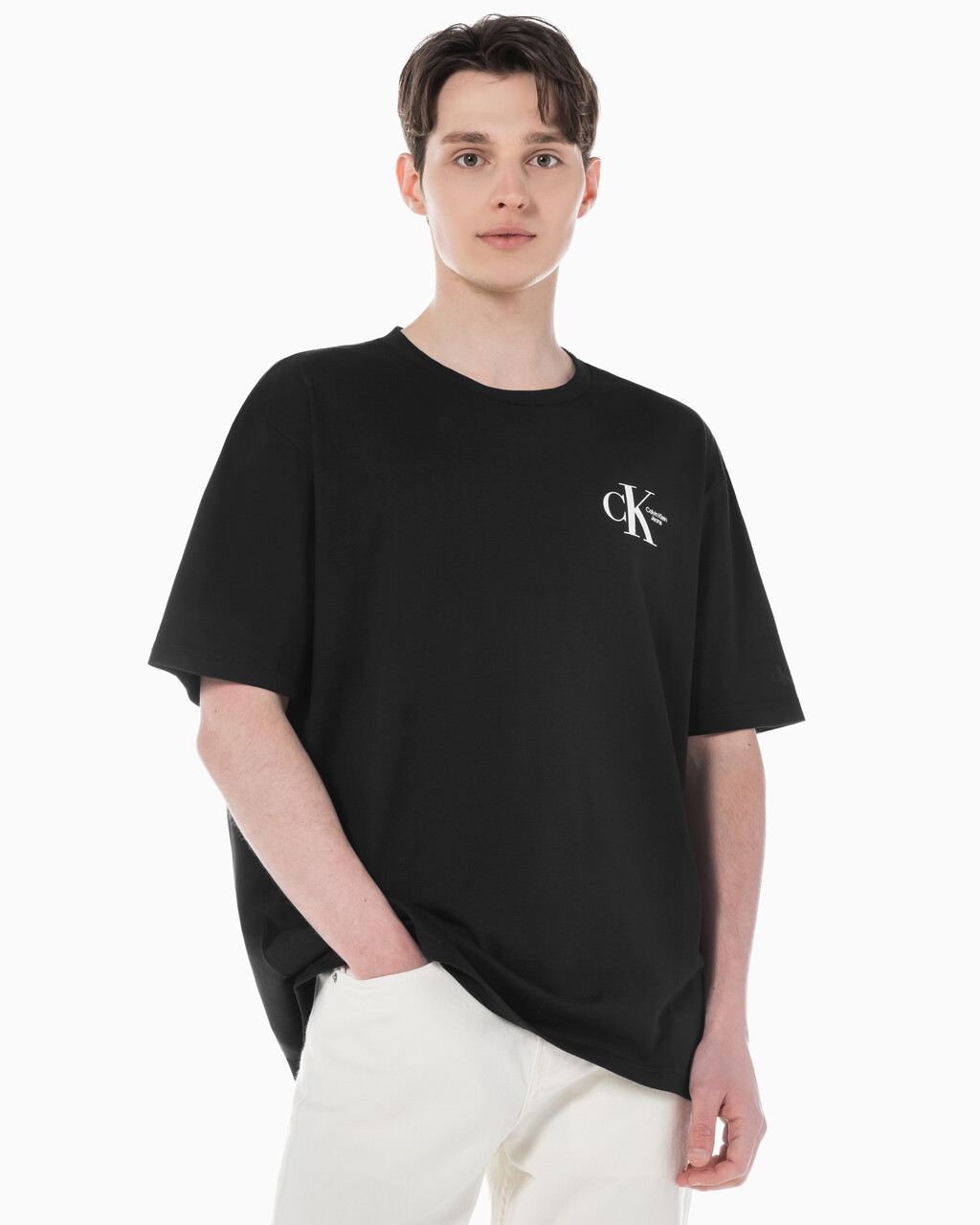 Buy 남녀공용 릴렉스핏 헤비 코튼 로고 반팔 티셔츠 in color CK BLACK