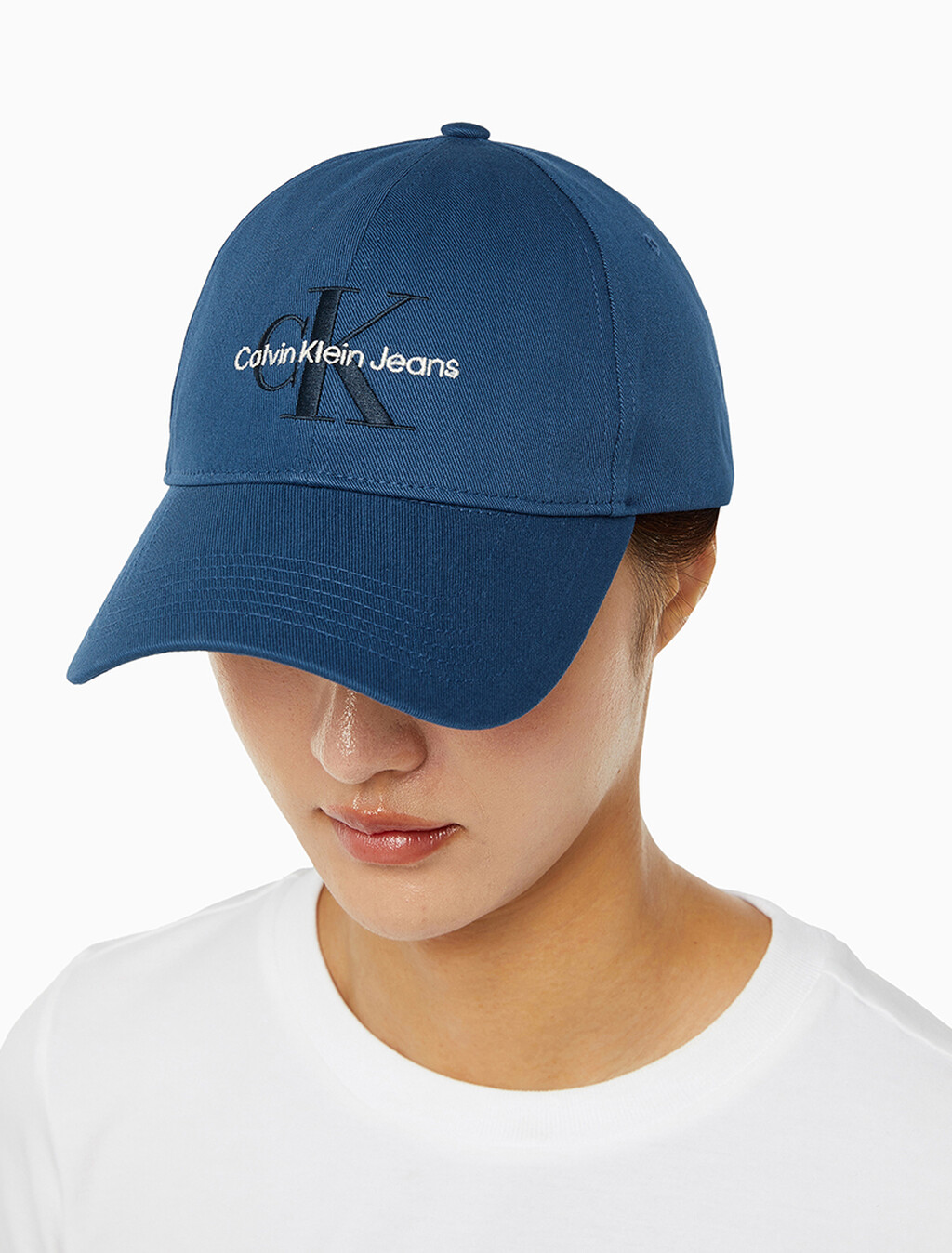 Buy 남녀공용 CKJ 모노그램 엠브로이더리 볼캡 in color NAVY