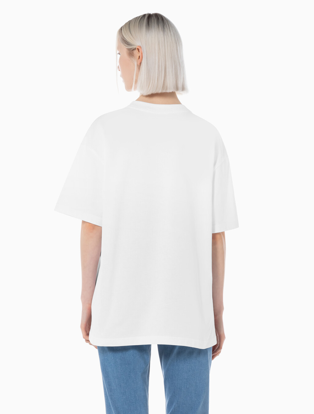 Buy 남녀공용 릴렉스핏 로고 반팔 티셔츠 in color BRIGHT WHITE