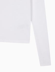Buy 여성 L/S 우븐 라벨 터틀넥 티셔츠 in color BRILLIANT WHITE