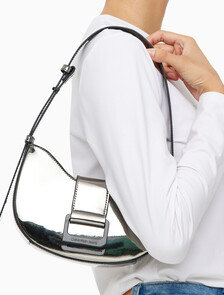 Buy 여성 CKJ 오프 듀티 홀리데이 라운드 숄더백 in color SILVER