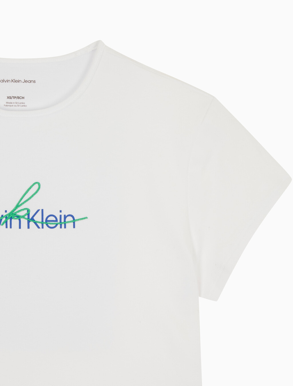 Buy 여성 슬림 스크립 CK로고 반팔 티셔츠 in color BRILLIANT WHITE