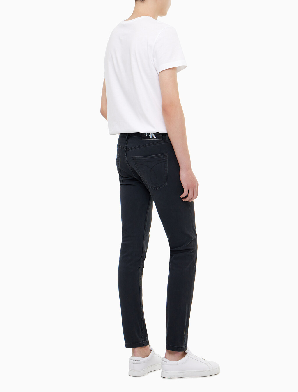 Buy 남성 모던 테이퍼핏 블랙 얼티밋 스트레치 데님 in color WASHED BLACK LOGO LACE