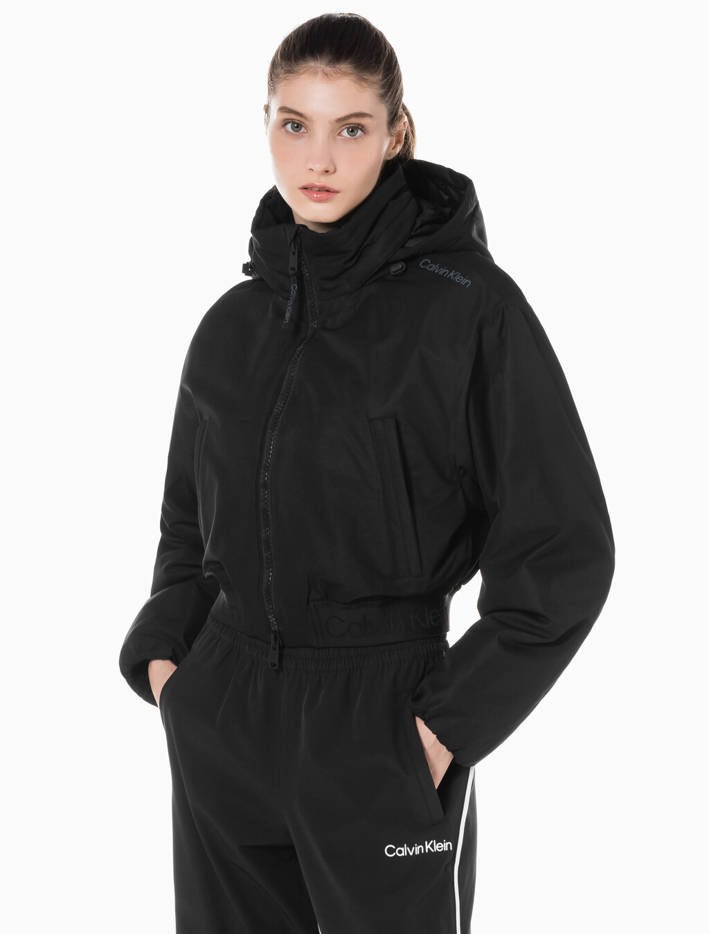 Buy 여성 크롭 패디드 재킷 in color BLACK