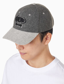 Buy 남녀공용  캘빈 컬러블락 볼캡 in color GREY