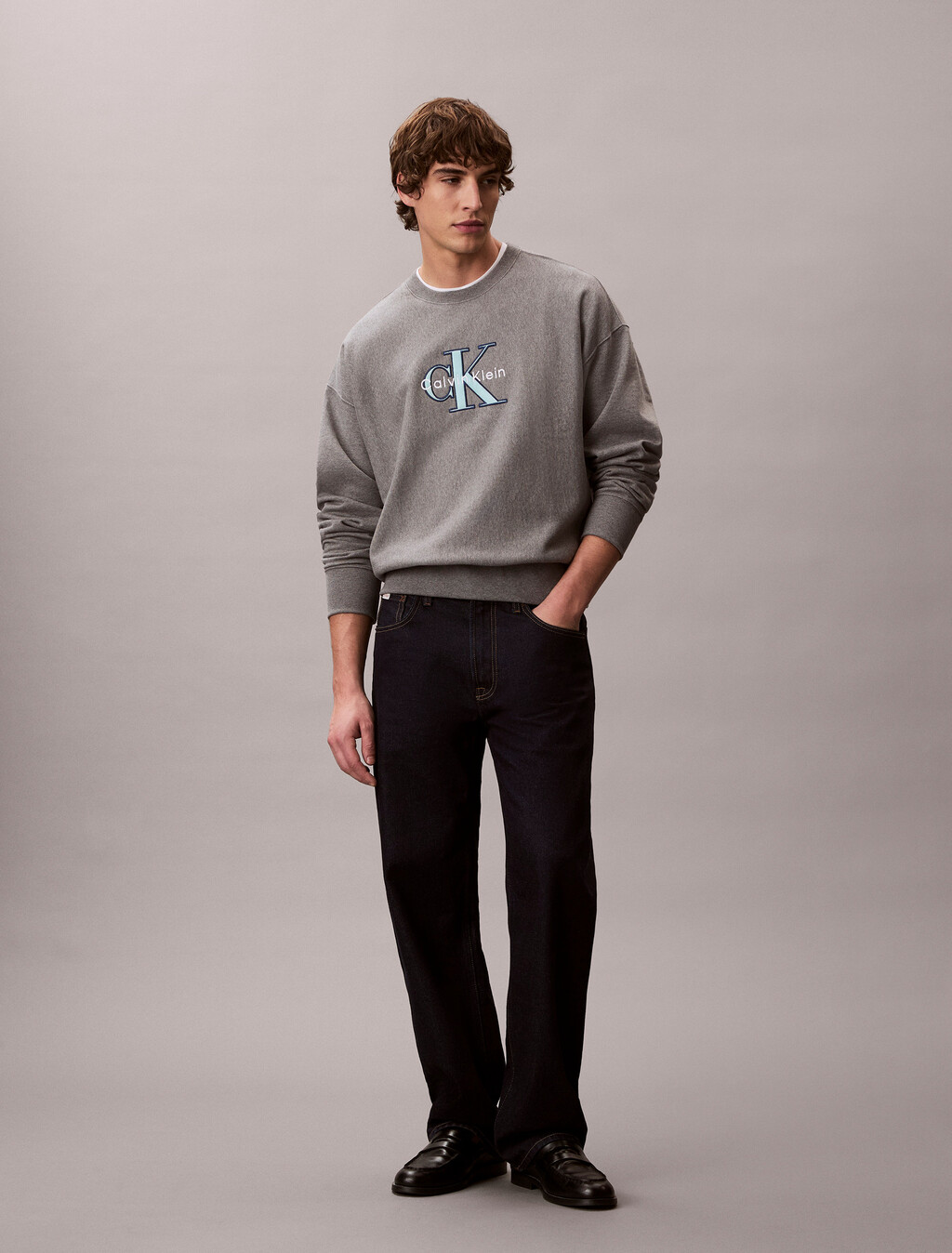 Buy 남성 프리미엄 트라이컬러 모노로고 크루넥 스웨트셔츠 in color MEDIUM GREY HEATHER