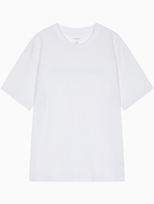 Buy 남성 릴렉스핏 CK 리퀴드 모노그램 로고 반팔 티셔츠 in color BRILLIANT WHITE