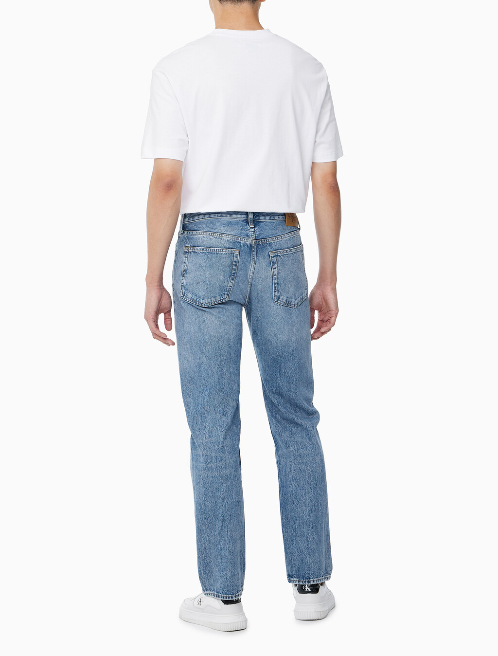 Buy 남성 스탠다드 스트레이트핏 미드블루 이탈리안 데님 in color MID BLUE BACK EMBRO