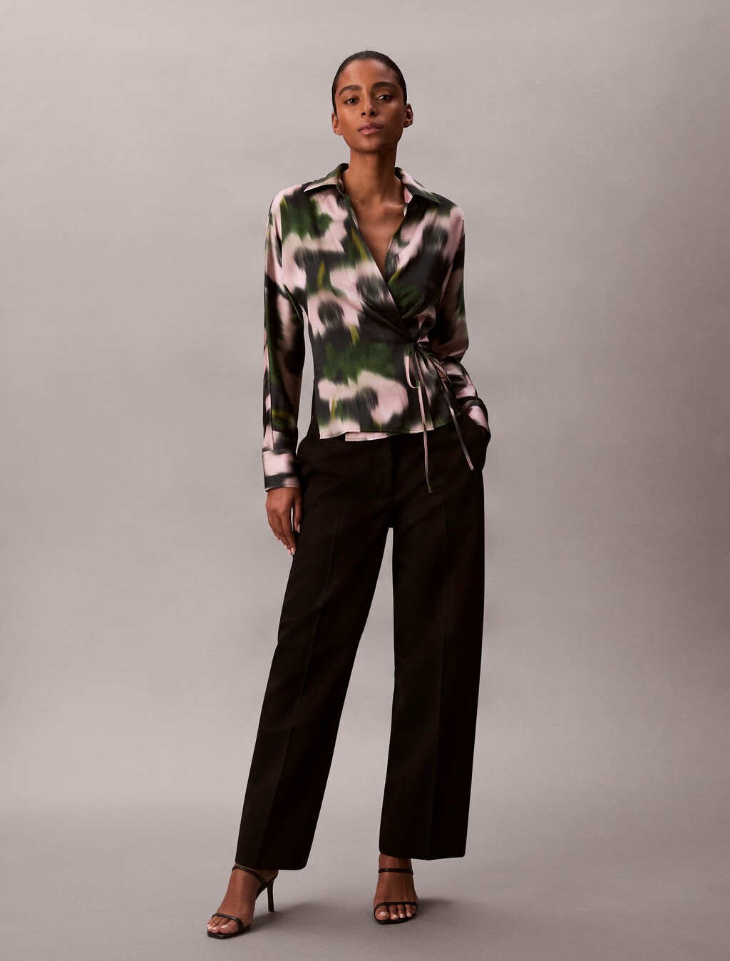 Buy 여성 프린티드 사틴 탑 in color Black