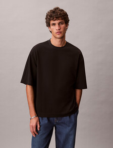 Buy 릴렉스드 핏 쿨링 피크 엠보스드 티 in color BLACK