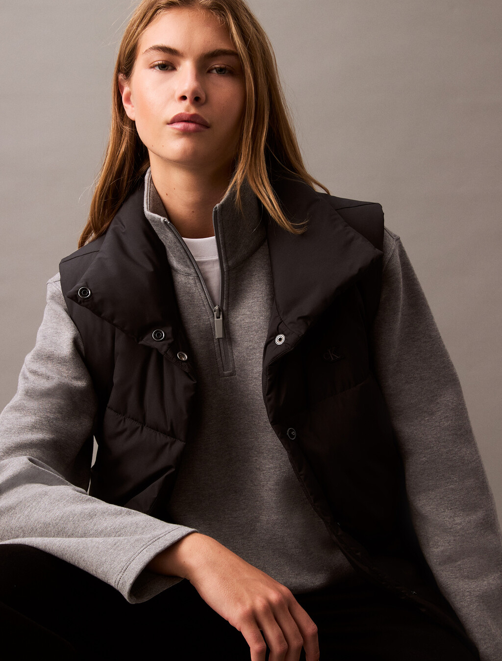 Buy 여성 롱슬리브 스페이서 하이넥 풀오버 in color MEDIUM GREY HEATHER
