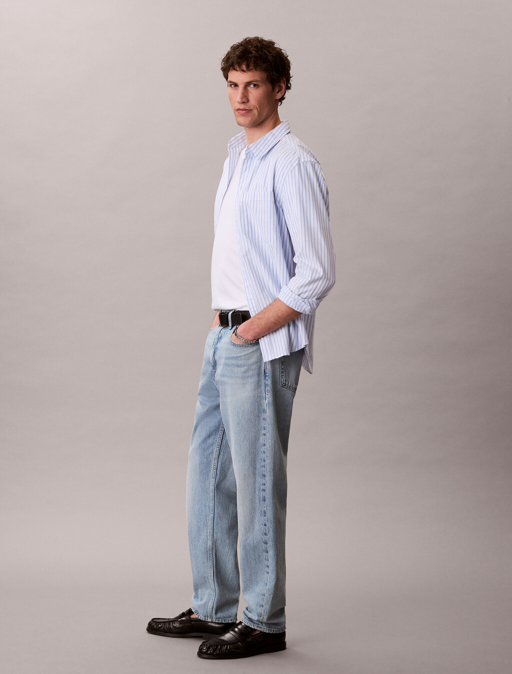 Buy 90S 테이퍼핏 진 in color Mid Blue