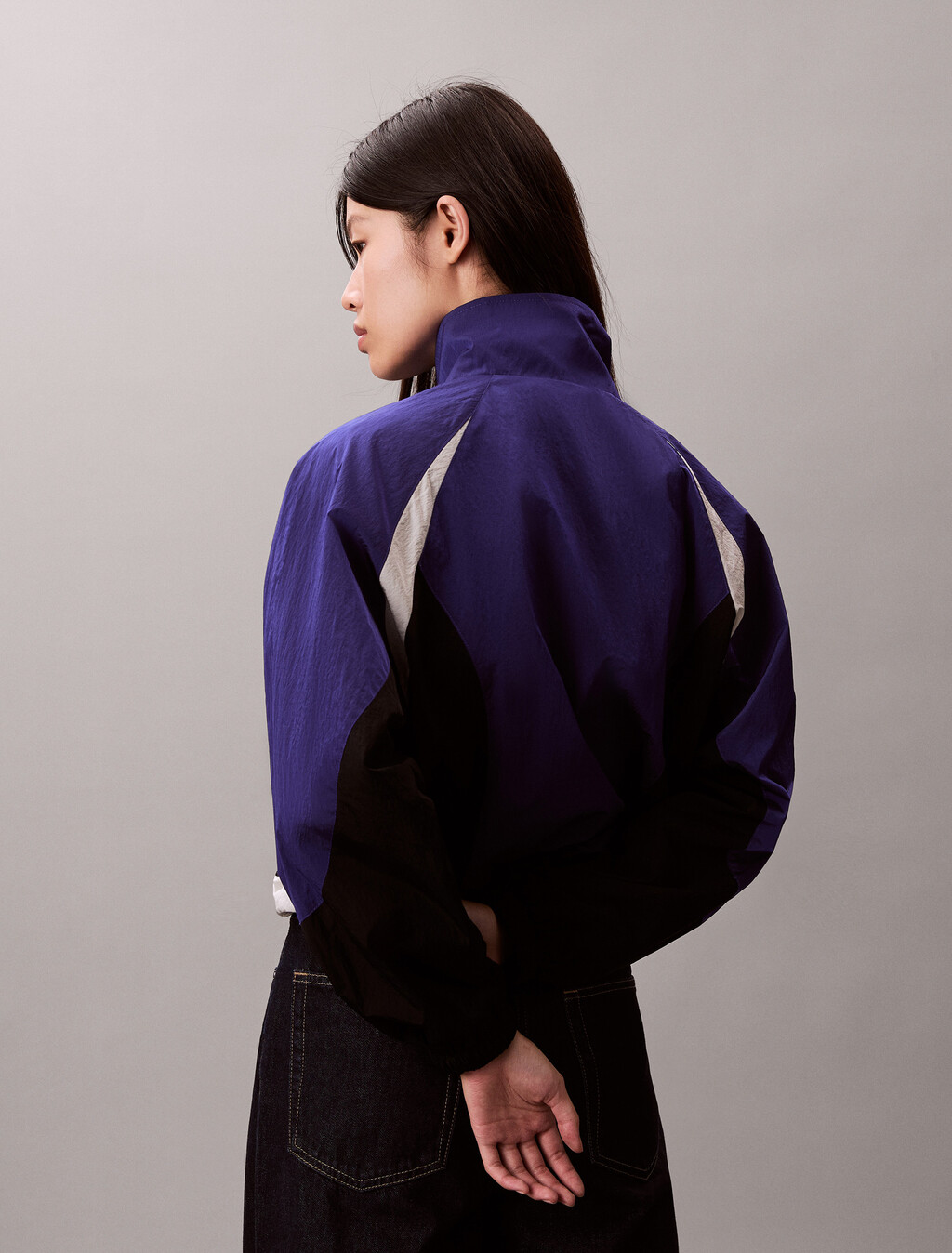 Buy 여성 숏 컬러블록 풀오버 in color Blue