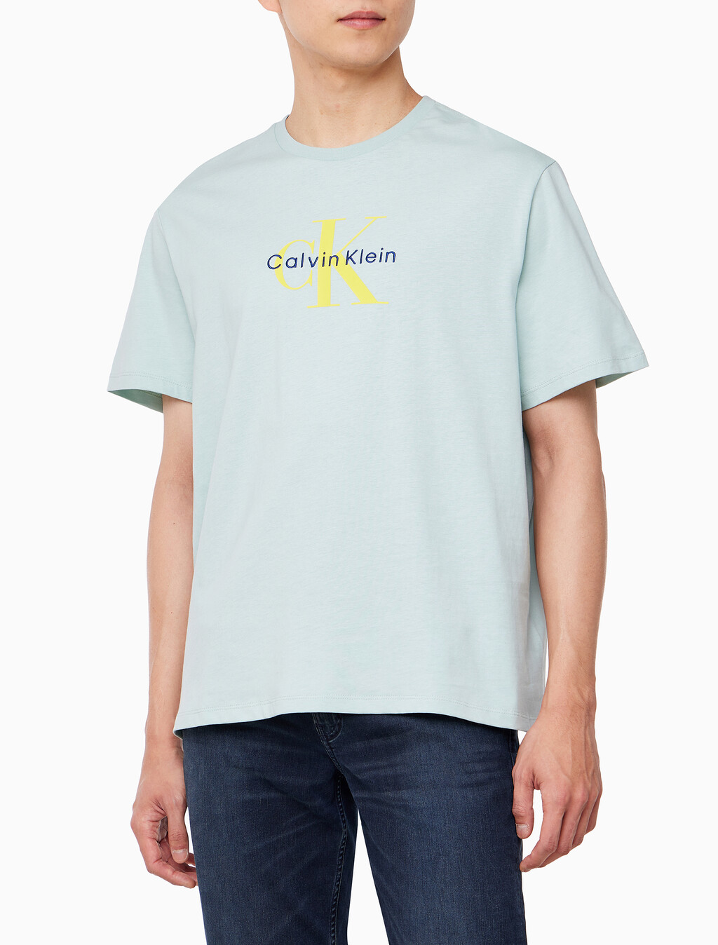 Buy 남성 레귤러핏 히어로 모노그램 로고 반팔 티셔츠 in color HARBOR GRAY