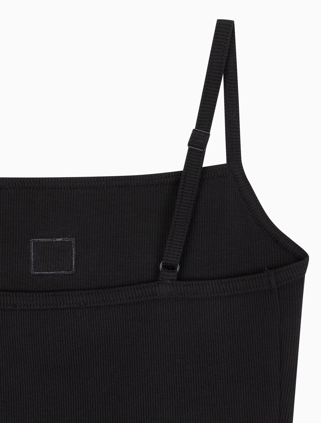 Buy 여성 우븐라벨 립 탑 in color BLACK