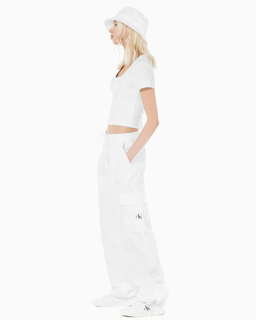 Buy 여성 소프트터치 화이트 카고 팬츠 in color BRIGHT WHITE