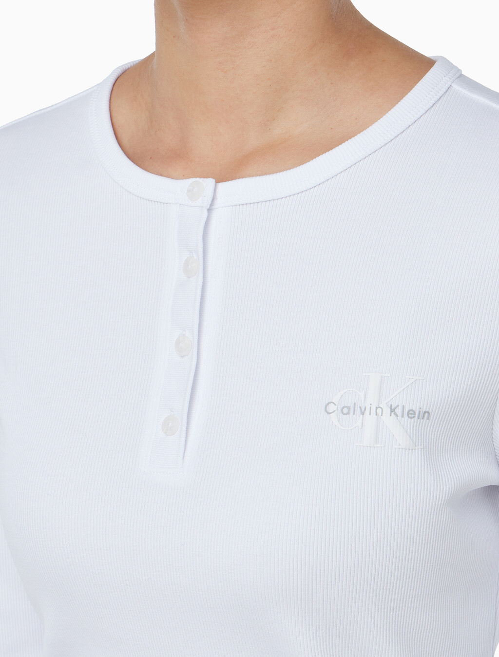 Buy 여성 모노그램 롱슬리브 헨리넥 티셔츠 in color BRILLIANT WHITE