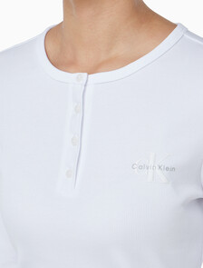 Buy 여성 모노그램 롱슬리브 헨리넥 티셔츠 in color BRILLIANT WHITE