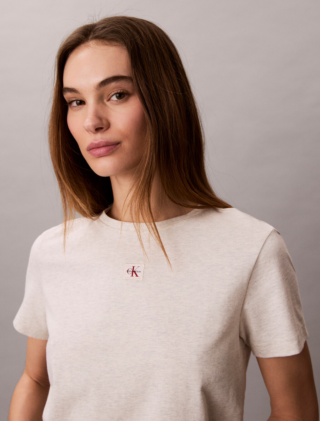 Buy 여성 우븐라벨 클래식 핏 티 in color VANILLA HEATHER