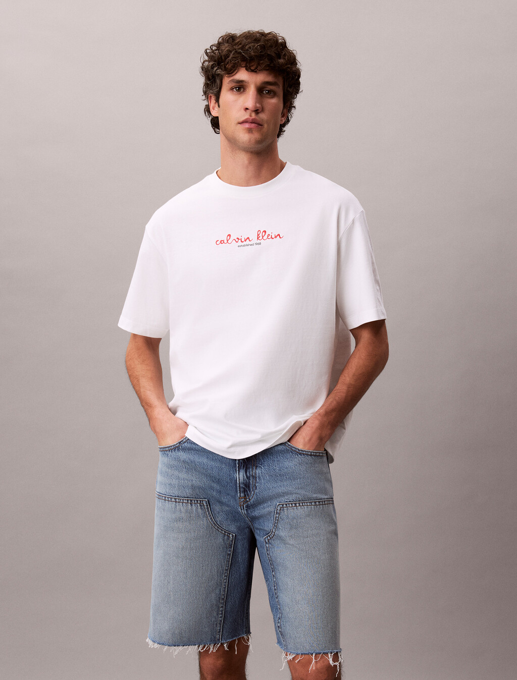 Buy CK 트래블라인 그래픽 티 in color BRIGHT WHITE