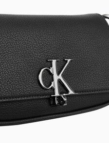 Buy 여성 미니멀 모노그램 체인 플랩 미니 숄더백 in color BLACK