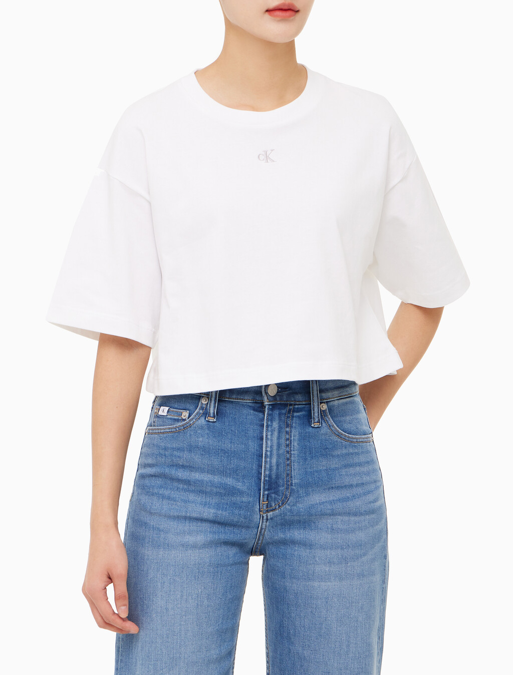 Buy 여성 그래픽 크롭 반팔 티셔츠 in color BRIGHT WHITE