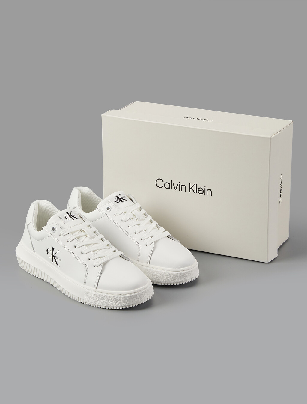 Buy CKJ 말모 플랫폼 스니커즈 in color WHITE