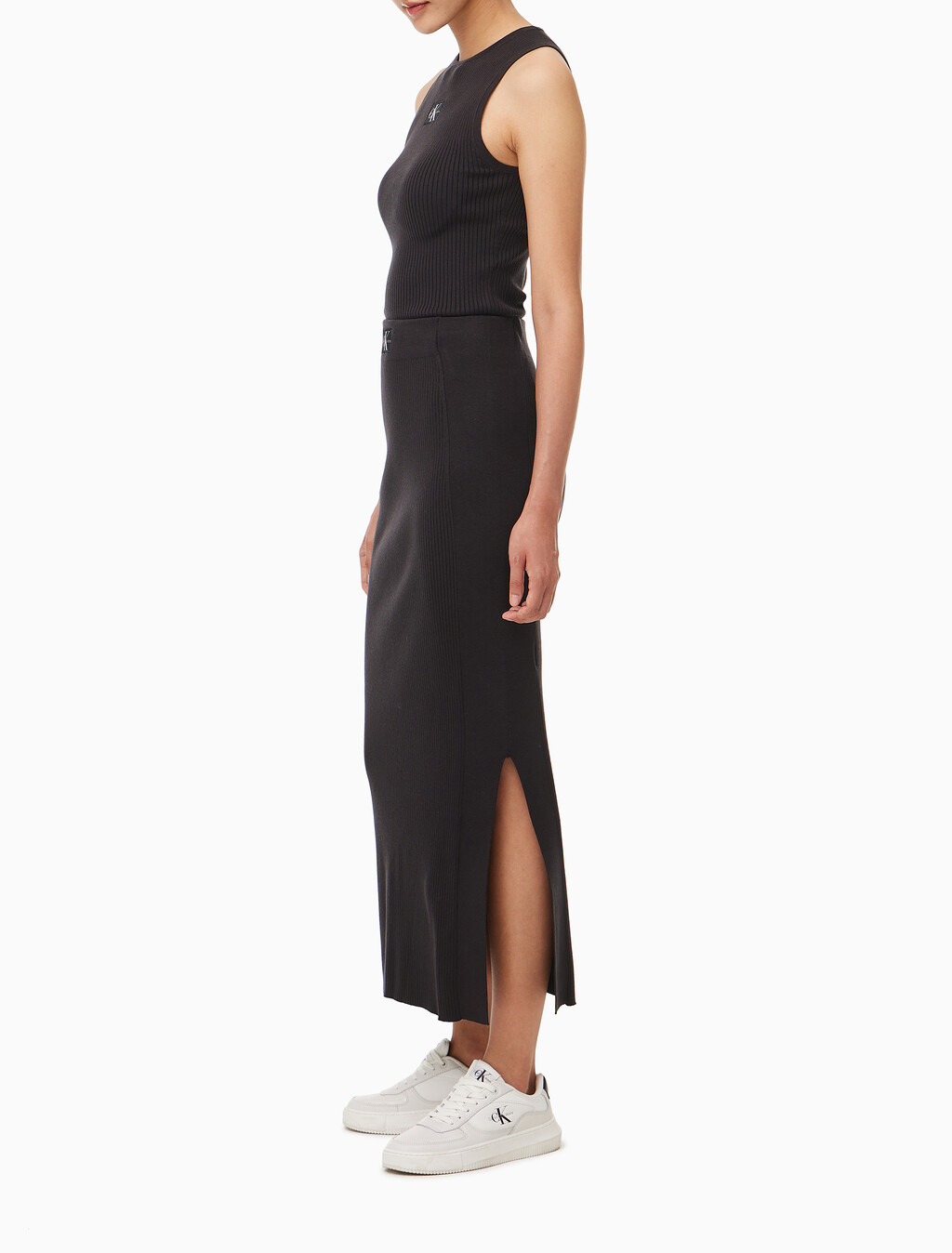 Buy 여성 우븐 라벨 스웨터 스커트 in color CK BLACK
