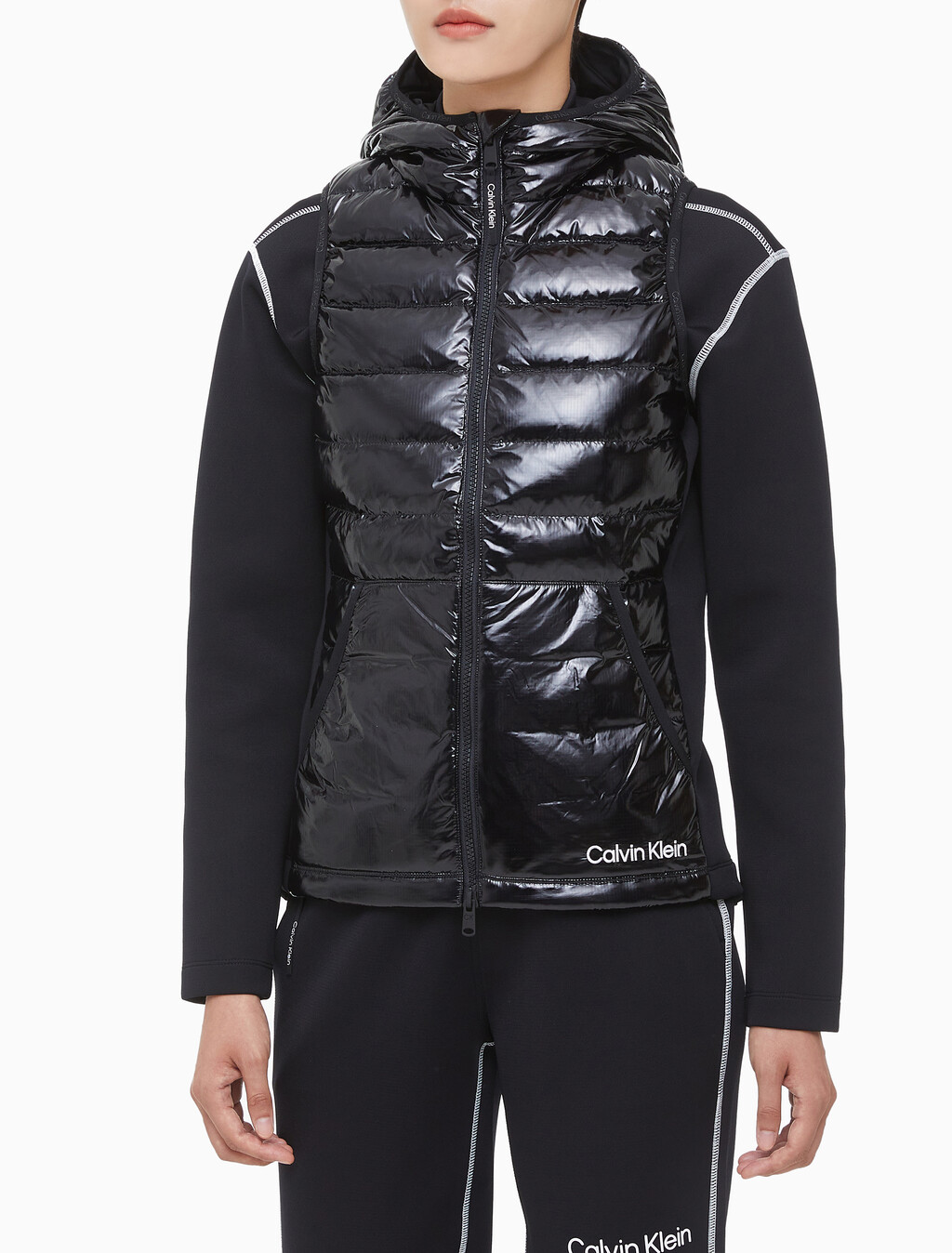 Buy 여성 슬림핏 다운 베스트 in color BLACK
