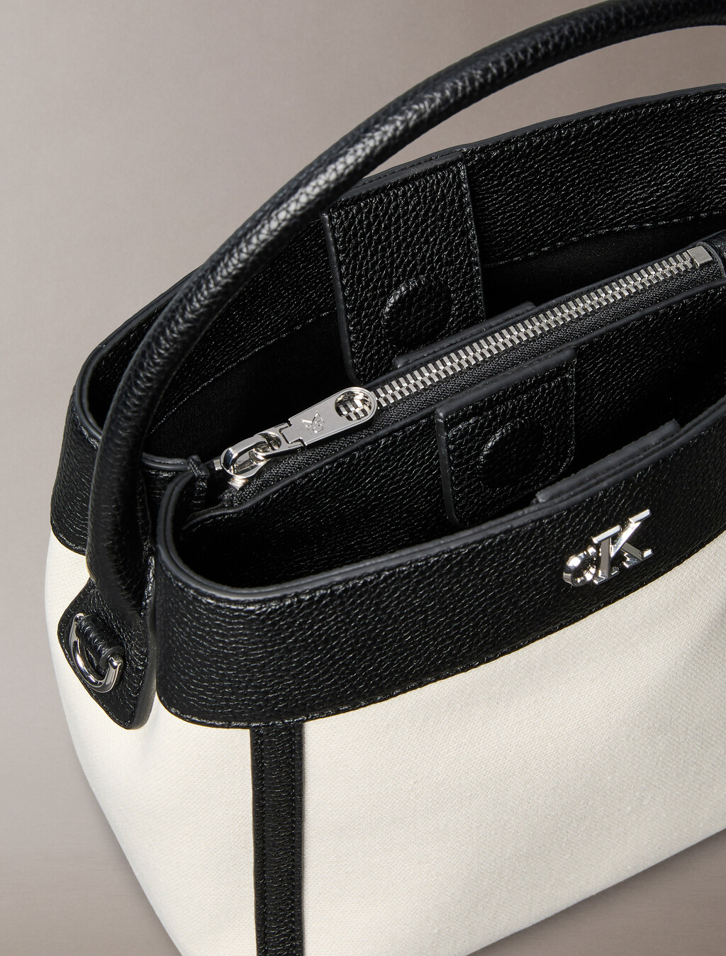 Buy 여성 하드웨어 모노그램 캔버스 버킷 백 in color Ivory