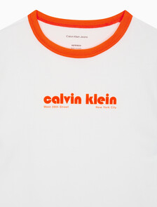 Buy 여성 레트로 로고 그래픽 티셔츠 in color BRILLIANT WHITE