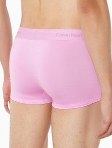 Buy 남성 모던 로고 패치 마이크로 로우 라이즈 트렁크 in color Pink