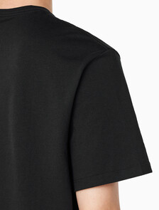 Buy 남성 릴렉스핏 바시티 CK 로고 패치 반팔 티셔츠 in color BLACK