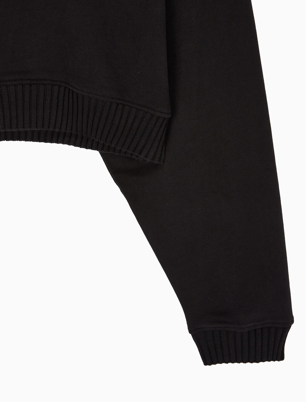 Buy 여성 우븐 라벨 브이넥 스웻셔츠 in color CK BLACK