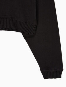 Buy 여성 우븐 라벨 브이넥 스웻셔츠 in color CK BLACK