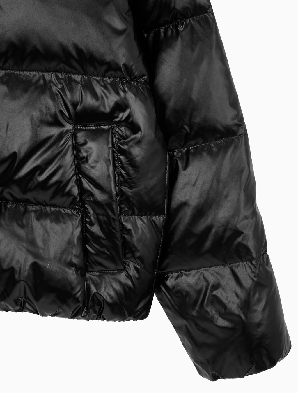 Buy 남녀공용 릴렉스핏 숏 블로킹 다운 푸퍼 in color BLACK