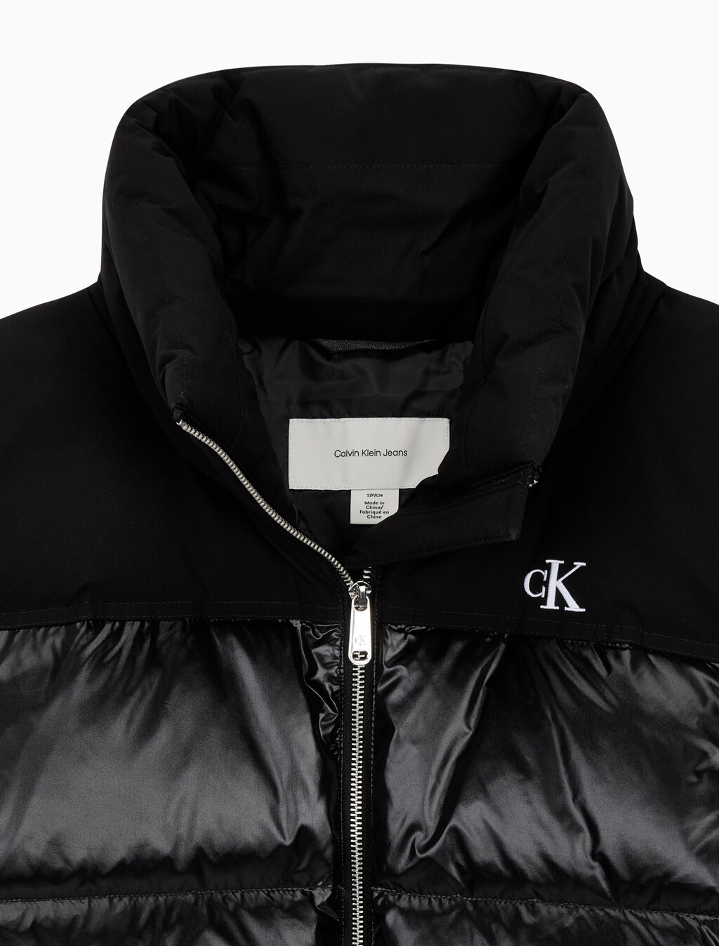 Buy 여성 매트 블라킹 샤인 다운 자켓 in color BLACK