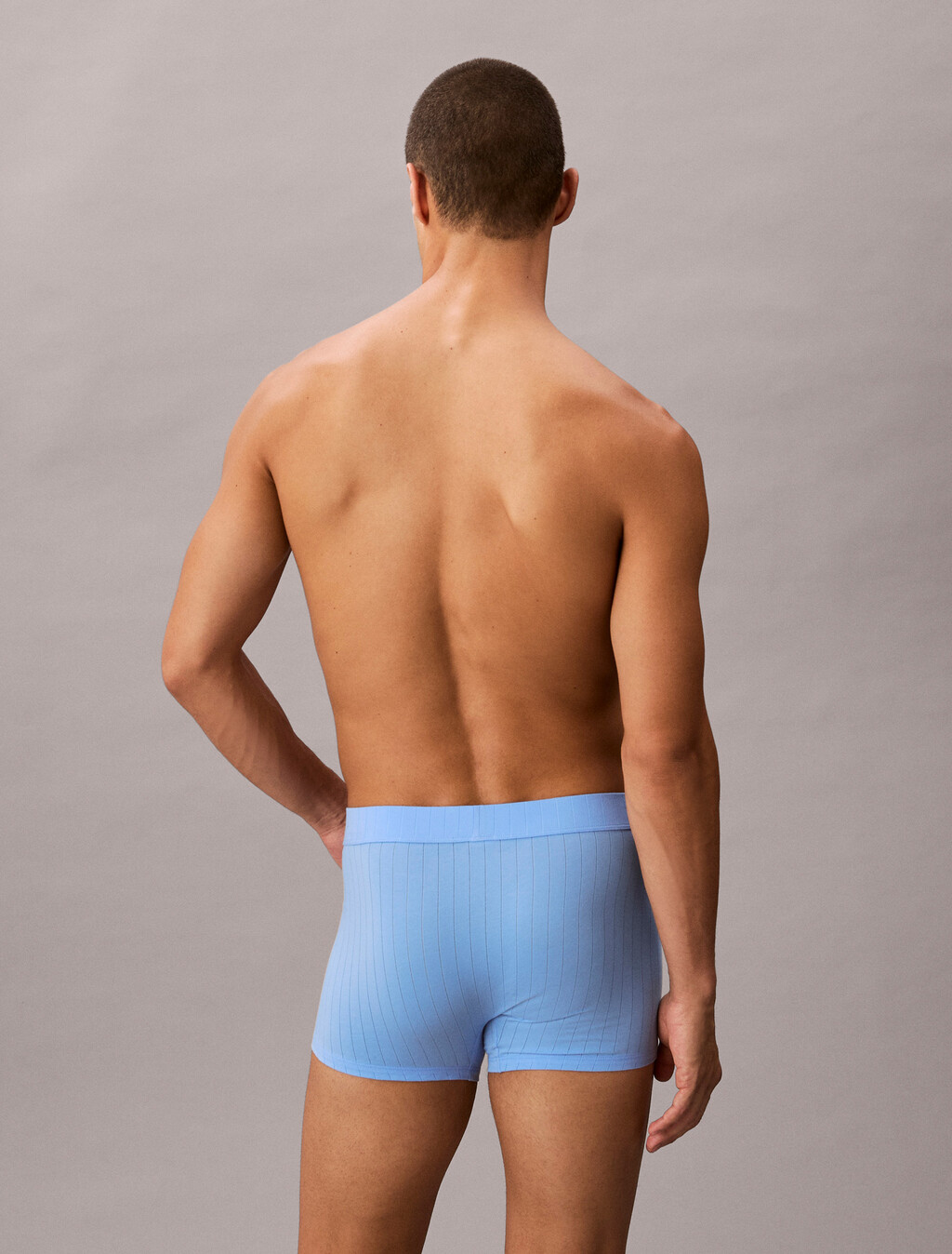 Buy 남성 헤리티지 크레스트 트렁크 in color Deep Indigo Blue