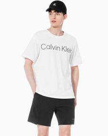 Buy 남성 레귤러 핏 에센셜 볼드 로고 반팔 티셔츠 in color BRIGHT WHITE