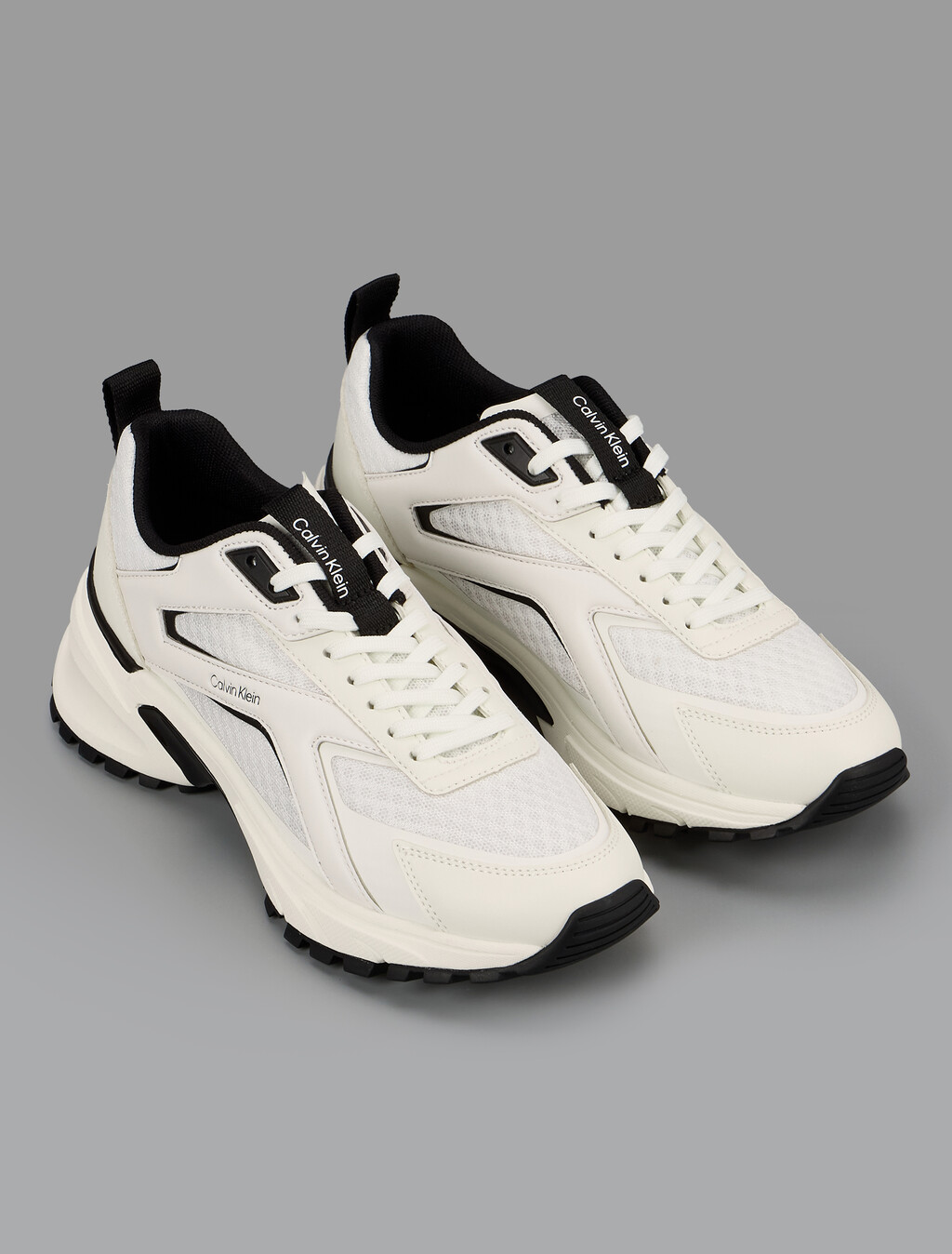 Buy 여성 트레일블레이저 하이크 런 메쉬 슈즈 in color WHITE