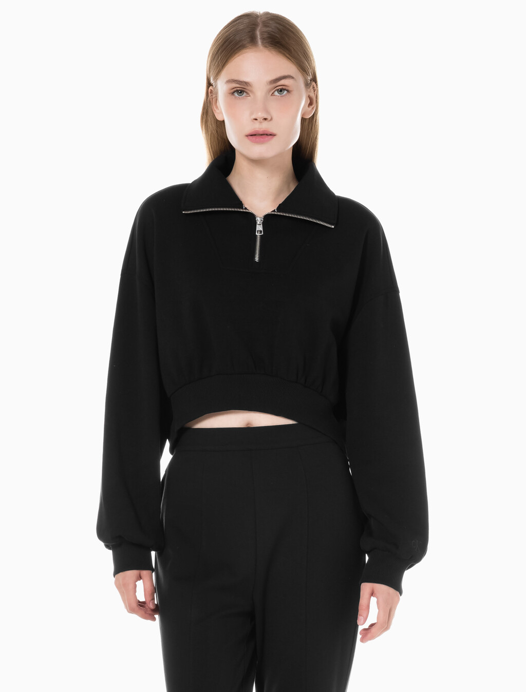 Buy 여성 하프집 엠보스 폴로넥 스웻 in color CK BLACK