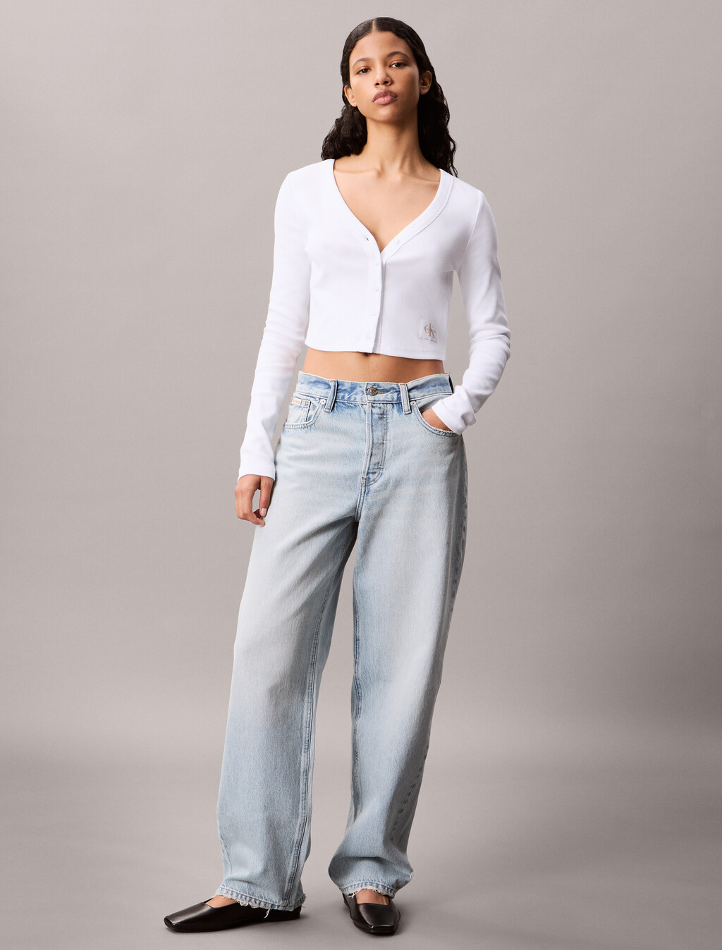 Buy 여성 우븐라벨 베이비립 가디건 in color BRILLIANT WHITE