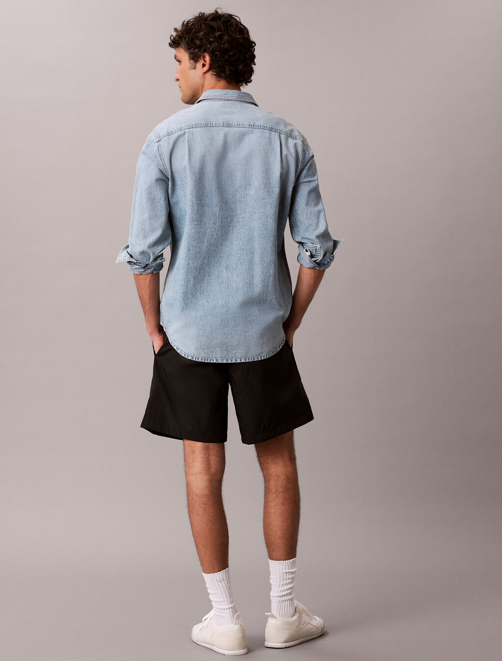 Buy 나일론 그래픽 쇼츠 in color BLACK