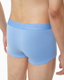 Buy 남성 CK 블랙 로우라이즈 트렁크 3PK in color BEL AIR BLUE, VAPOROUS GREY, RABBIT