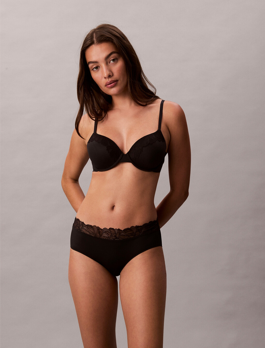 Buy 여성 퍼펙틀리 핏 레이스 AF 힙스터 in color BLACK