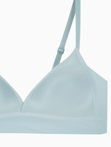 Buy 여성 인비져블 테일러드 NSE AF 트라이앵글 브라 in color Light blue