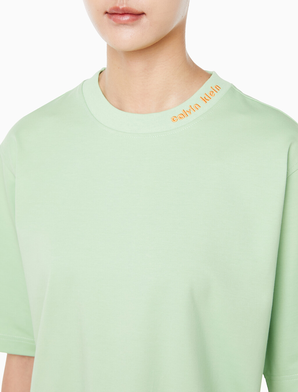 Buy 여성 쿨링 저지 릴렉스핏 반팔 티셔츠 in color NILE GREEN