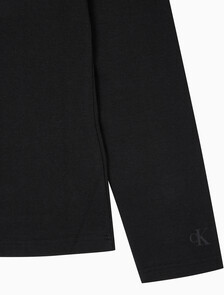 Buy 여성 슬림핏 인스티튜셔널 로고 긴팔 티셔츠 in color CK BLACK